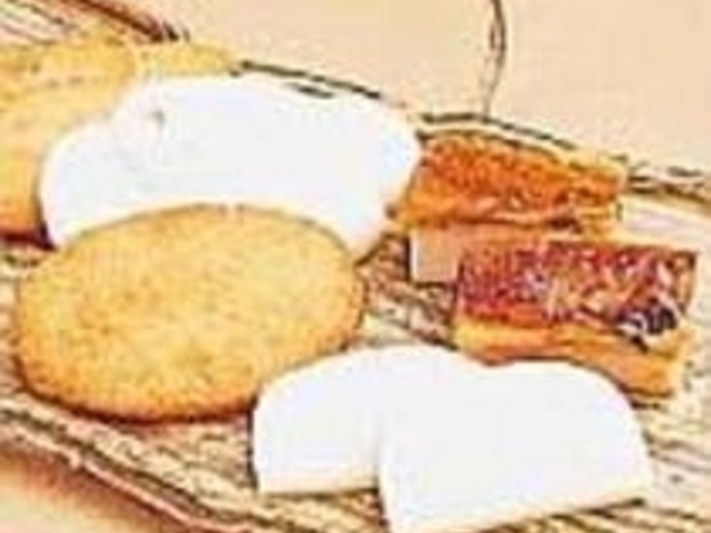 店内にはユニークなカマボコが計20種類_福一かまぼこ店