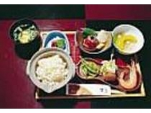 季節によって変わる炊き込みごはんが楽しみ_茶房万葉