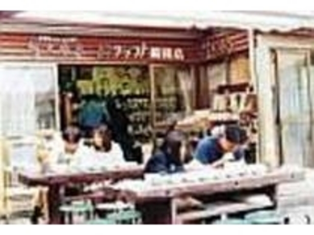 遊び心にまかせて自由に筆を走らせる_らくやきUクラフト 桃源台店