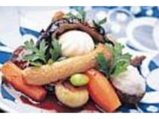『地鶏肉の赤ワイン煮』※季節により異なる_グリーンヒルズ草庵