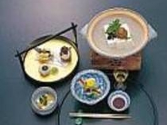 夏場は冷やっこ、冬場は湯豆腐を楽しむ_箱根 曉亭