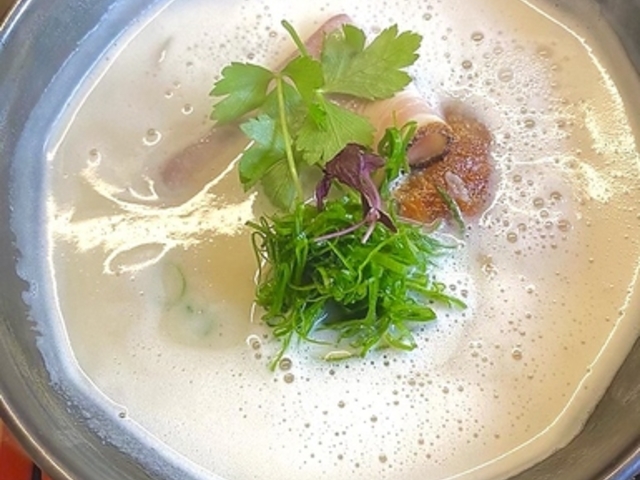 豚白湯創作麺処 友池の写真1