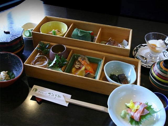 松花堂弁当_人気の露天風呂付き客室と美味に和む宿 かのうや