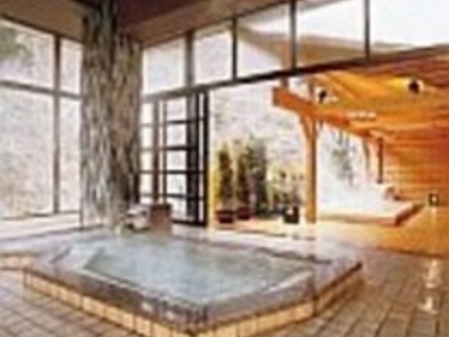 女性大浴場。奥に見えるのはリニュアルしたての露天風呂_湯ったりの宿 松楓楼 松屋