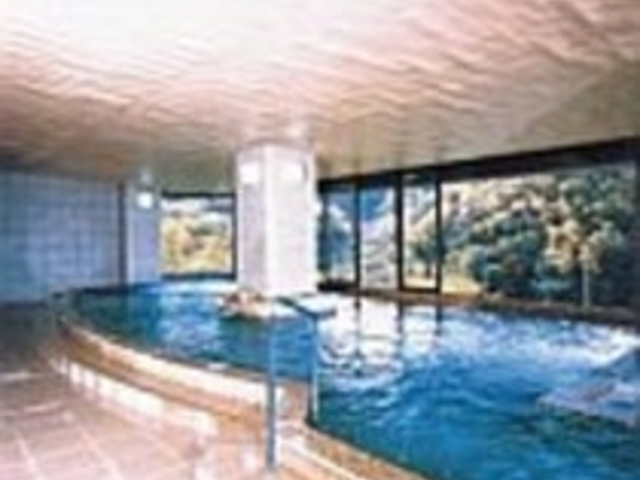 四季折々に変化する幕岩渓谷が一望の大浴場_志賀高原 幕岩温泉 ホテル志賀サンバレー