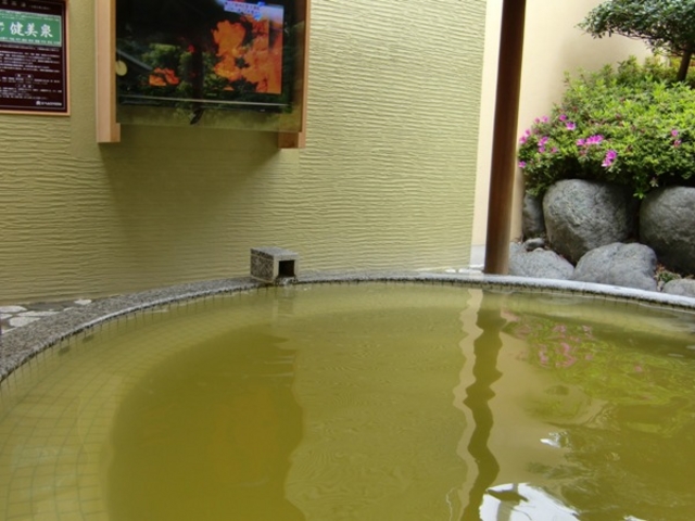 【漢方生薬薬湯】ぬるめのお湯に漢方生薬やハーブが溶け込み、自然治癒力を高めます。_多彩なお風呂と4種類のサウナ スパランドホテル内藤