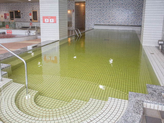 【プール風呂】5×12mの温水プール。約30℃で水中ウォーキングなどに最適です。_多彩なお風呂と4種類のサウナ スパランドホテル内藤