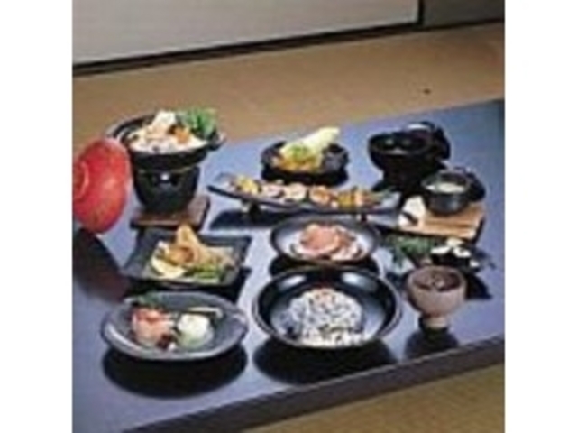 とらふく会席プラン。ふく刺、ちりの他肉料理も楽しめる_川棚グランドホテル お多福