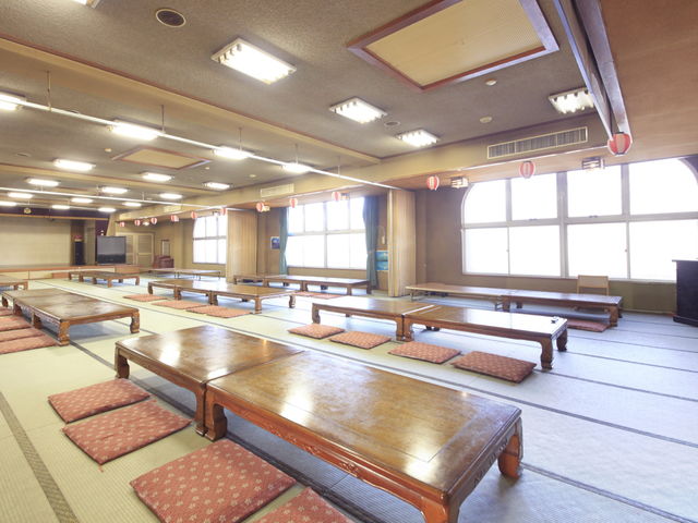 大広間とお食事処、日帰り休憩に利用できます(コロナ中は休止)_竜王ラドン温泉