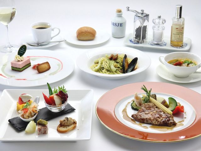 お肉料理一例
メインは、若楠ポークのグリル 黒ニンニクソース_ハミルトン宇礼志野