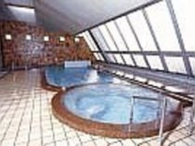 5階展望大浴場より街を一望ゆったり名湯をあじわえる。_富士ホテル