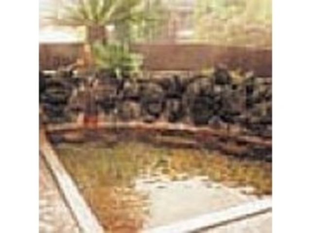 露天風呂につかって思いきり手足を伸ばそう。貸切可。_山波の御宿 扇山会館