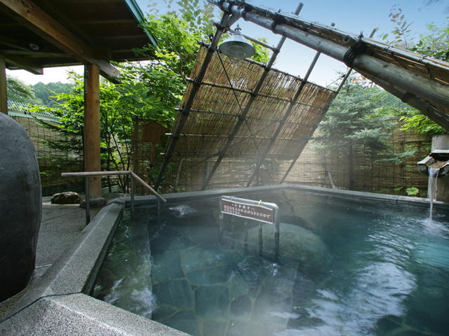 【縄文風呂 しだないの湯】「ストーンサークルの湯(露天)」_愛真館