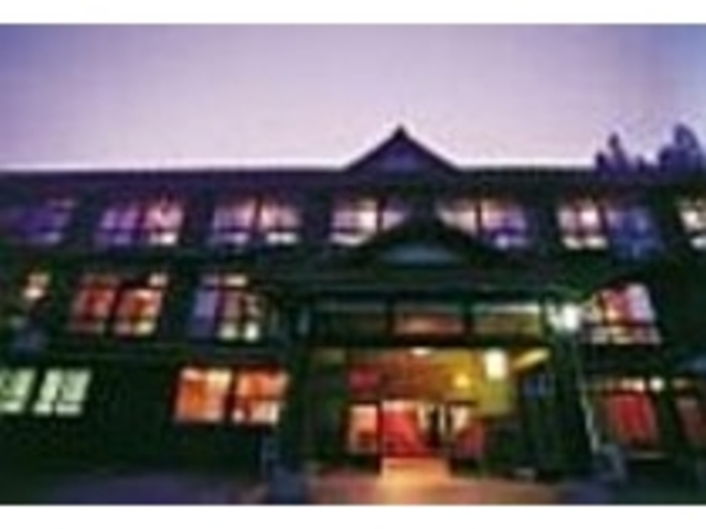歴史ある純和風旅館。昔ながらの風情を残す木造3階建て_松之山温泉 凌雲閣