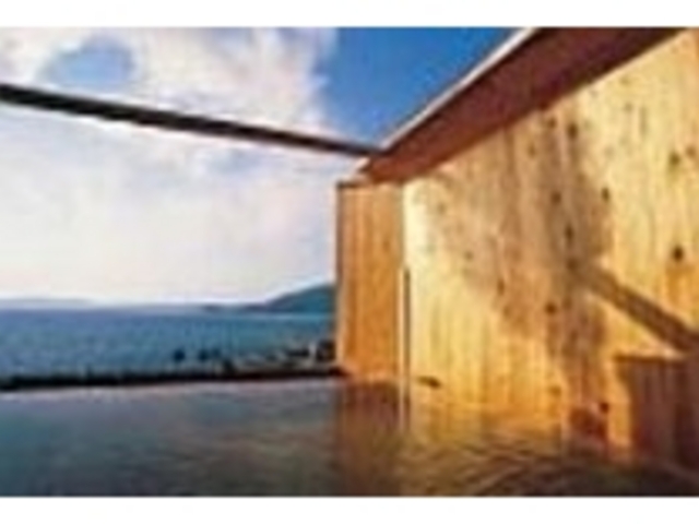 展望露天風呂より橘湾の自然をゆっくり眺めておくつろぎ_旅館ゆのか