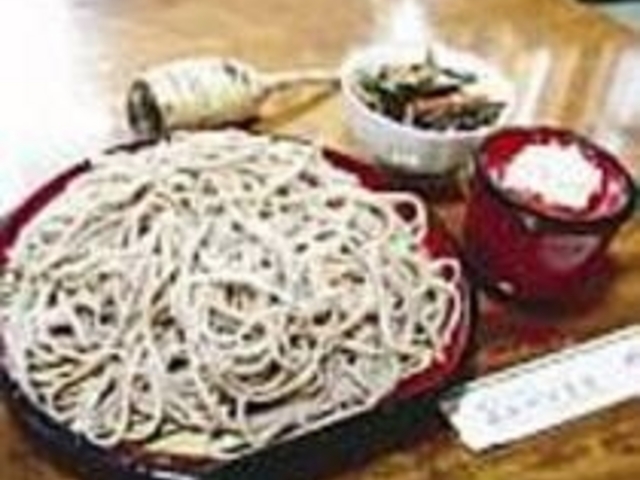 打ちたてのそばはのどごし、歯ごたえ抜群_手打ちそば処 磐梯そば道場
