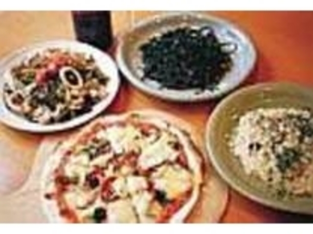 焼きたてピザなど皆でにぎやかに食べたい_ファジョーリ