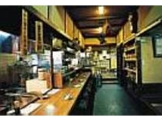 奥に座敷もある店内は意外と広い造りだ_串焼き だるま