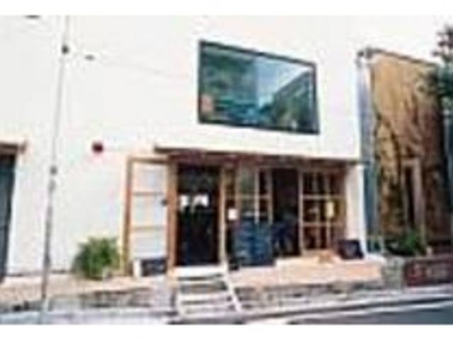 シンプルで洗練された雰囲気の佇まい_bio ojiyan cafe