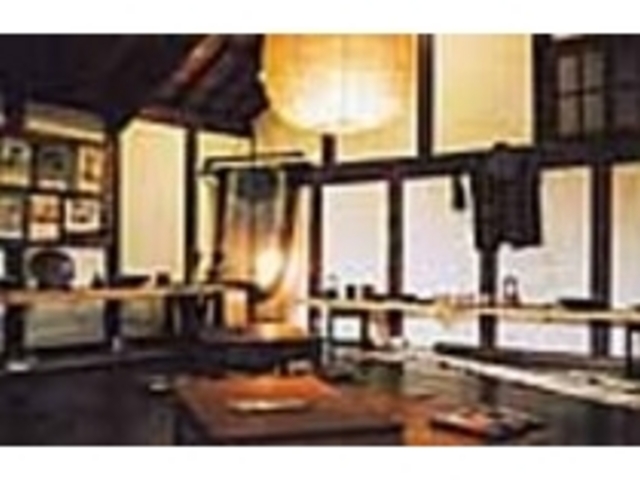 趣きある店内は地元の人たちに評判だ_煎豆湯(コーヒィ)河崎蔵