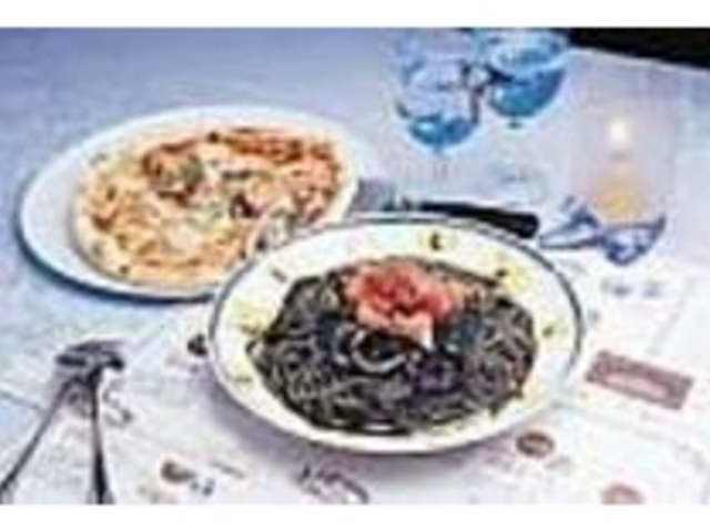 新鮮なイカを使ったイカスミパスタが人気_リストランテ グラッセ