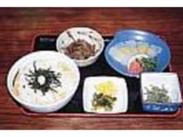 周辺でとれた具がご飯の下にいっぱい!_ふる里
