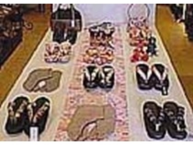 店内には着物や小物などが並んでいる_wa's style