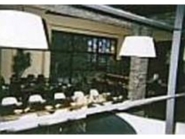 5つのコーナーにわけられた80席のフロア_MIXED DINING CHARLESTON CLUB
