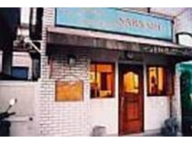 住宅街にある小さな店なので見落さないで_インド料理サールナート