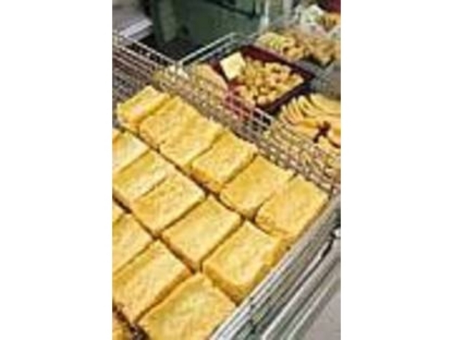 あげ豆腐などの加工品も多彩に揃っている_新富