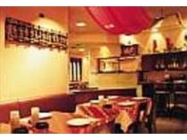 スパイスの香りが立ちこめている店内_ゴングル