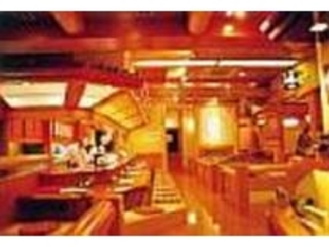 座敷席ばかりなので、靴を脱いでくつろげる_海鮮の國・波奈本店