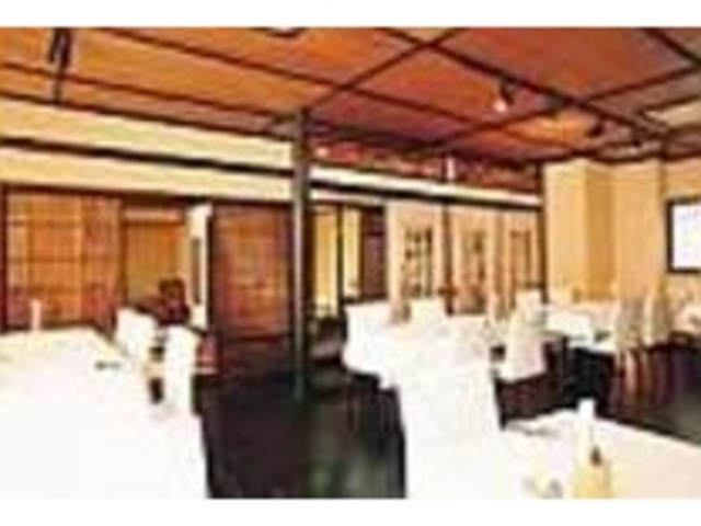 2階席には、テーブル席と座敷がある_文化屋 花井