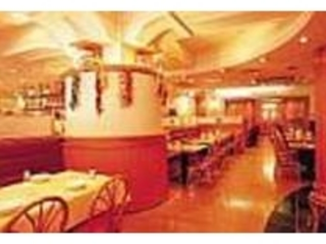 広々とした店内。奥には個室もある!_伊太利食房ZenZero 名駅店