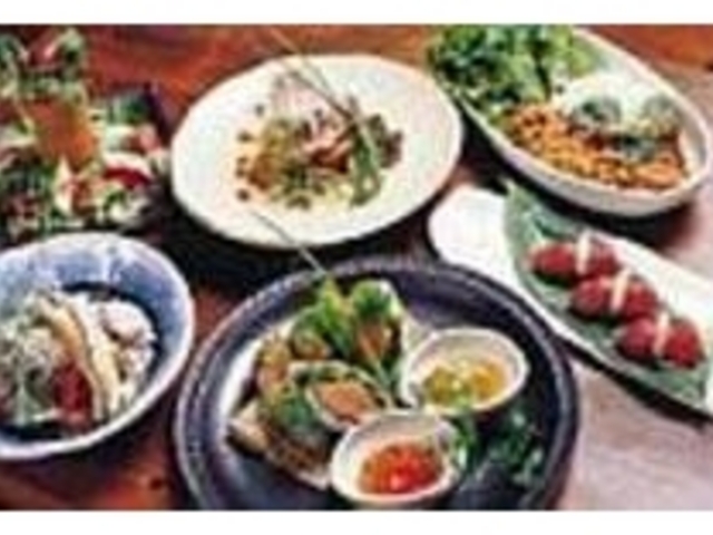 彩りもこだわったリーズナブルな創作料理_ななや コロニアル