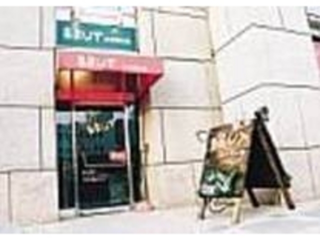 ビールからワイン、日本酒まで酒類も豊富_立ち飲み処 BRUT