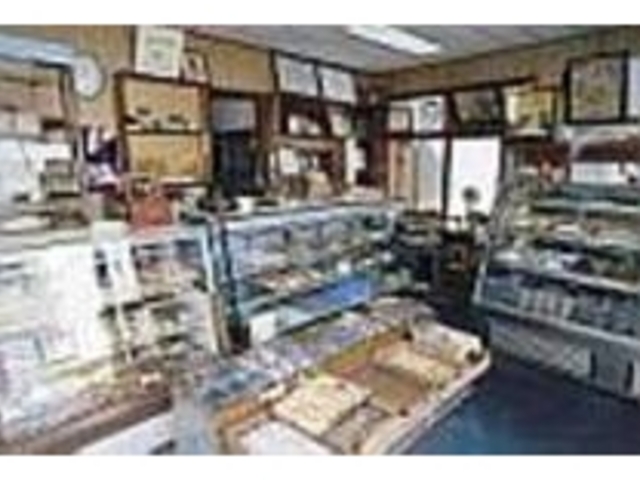 たくさんあるお菓子を選ぶのもまた楽しい_雑賀屋