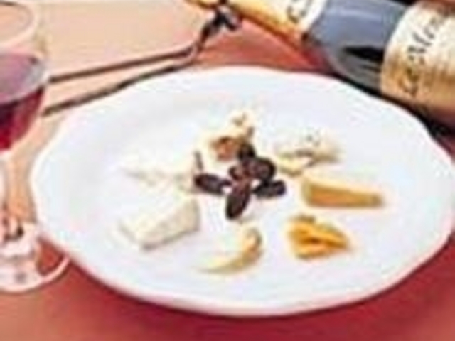 フランス産の食べごろチーズとワイン_Le Menage