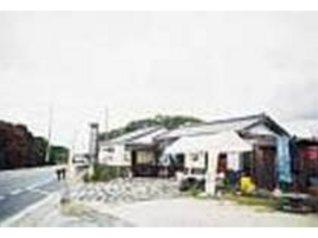 場所は萩疎水に架かる指月橋から海側へすぐ_萩夏みかん工房