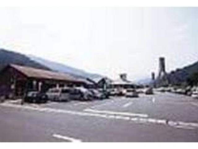 北川ダム湖畔の休憩所。景色の良さも抜群_道の駅宇目