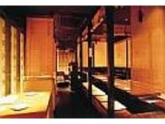 黒を基調とした店内は夜をイメージしている_和飲食房 心月
