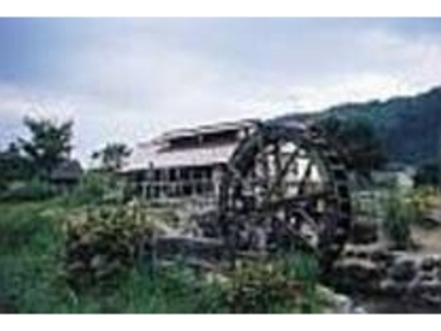 地元の人とのふれあいの場でもある体験工房_水車の郷 体験工房