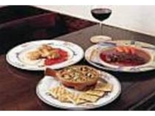 カクテルはもちろん、フードメニューも充実_The Bar 1996