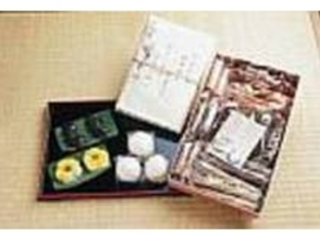 人気のあるかりんとうなどの詰め合わせもの。_ゆかり堂製菓駅通り店