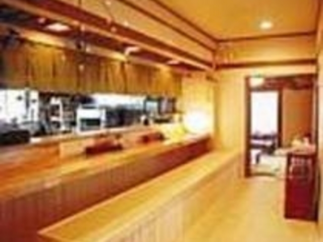 奥に座敷もあり、宴会なら30名迄応相談_ごしょ野