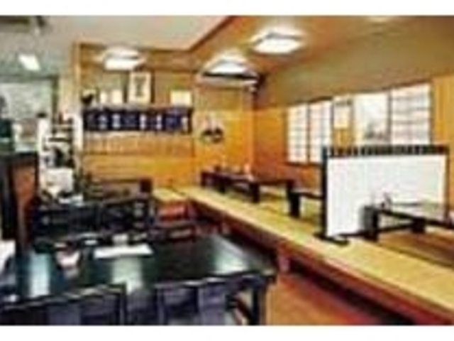 テーブルでも座敷でもどちらもくつろげる_海鮮料理店 島