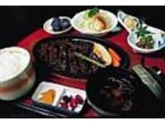 かつては広く親しまれたクジラのステーキ_つ印 くじら家