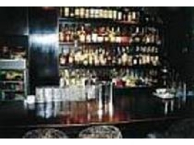 天井の秘密の場所にトロフィーがズラリ_PUBLIC HOUSE EST