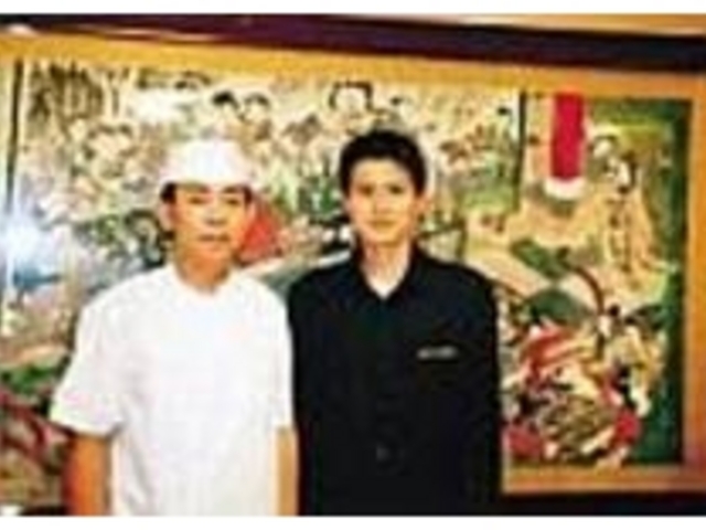 香港出身、料理長の郭さんとスタッフ_香港幸福楼