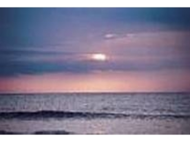 水平線に沈む夕日を眺める絶好のポイント_長浜海岸